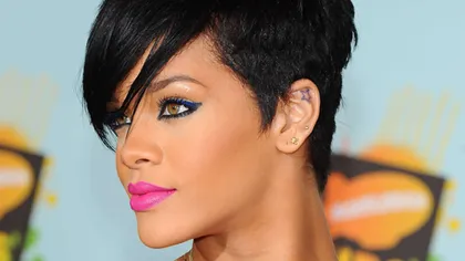 Rihanna oferă lecţii de sex în club
