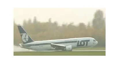 Un avion Boeing a aterizat forţat la Varşovia VIDEO