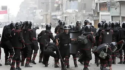 Şapte protestatari au murit după ce poliţia a intervenit în Piaţa Tahrir din Cairo