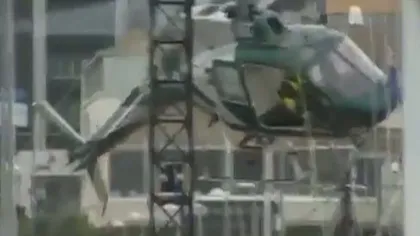 Un elicopter s-a prăbuşit în timp ce ajuta la instalarea bradului de Crăciun VIDEO