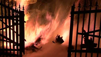 Incendiu puternic la o mănăstire din Curtea de Argeş VIDEO