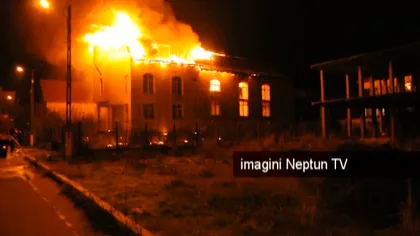 Biserica penticostală din Mangalia, mistuită de flăcări VIDEO