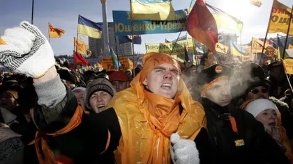 Opoziţia din Ucraina a comemorat, în ilegalitate, şapte ani de la începerea Revoluţiei Portocalii