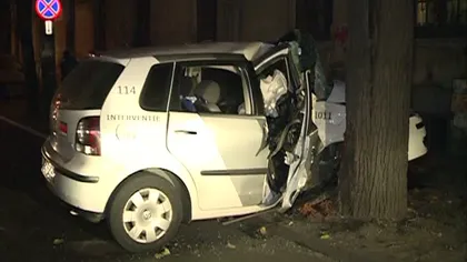 O maşină a derapat şi s-a izbit de un copac în Capitală VIDEO