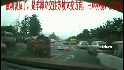 Indiferenţă fără limite în China: O tânără este lăsată să moară VIDEO