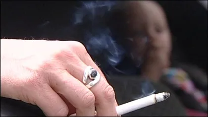 Medicii britanici vor interzicerea fumatului la volan