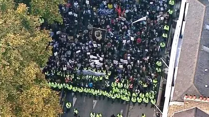 Mii de studenţi protestează pe străzile Londrei împotriva măririi taxelor de şcolarizare
