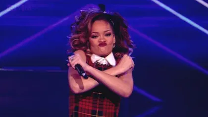 Rihanna a transmis un mesaj obscen pe scena X Factor