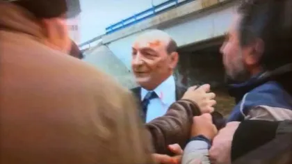 Film cu Băsescu bătut la Doljeşti, pe Youtube