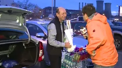 VIDEO Traian Băsescu la cumpărături: Am evitat cât am putut zarzavaturile olandeze