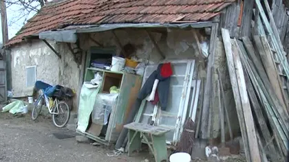 România mileniului III: O familie din Bihor trăieşte într-o casă-capcană VIDEO
