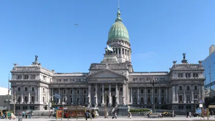 Parlamentul argentinian, asaltat de manifestanţi furioşi VIDEO