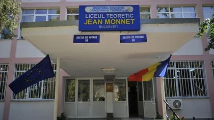 Scandal la Jean Monnet: Un elev a fost săltat de poliţişti de la ore