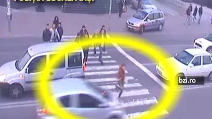 O fată de 14 ani, lovită de o şoferiţă pe o trecere de pietoni VIDEO