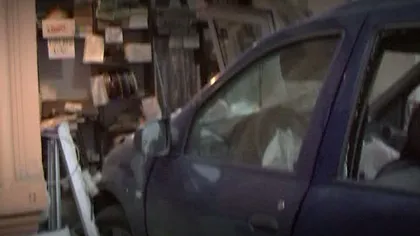Accident uluitor la Piteşti. A intrat cu maşina în magazin VIDEO