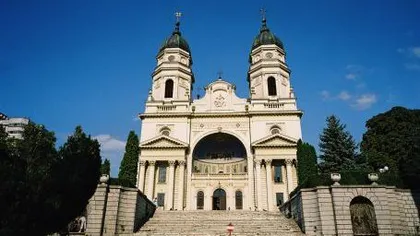 Cât de bogată este Biserica Română. Cutia milei, o afacere doar pe profit