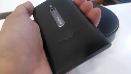 Batman şi-a comandat telefon la Nokia VIDEO