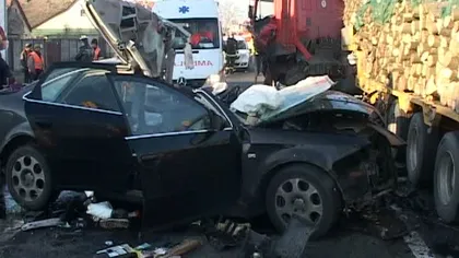 Un bărbat a murit şi alte patru persoane, grav rănite într-un accident din Arad