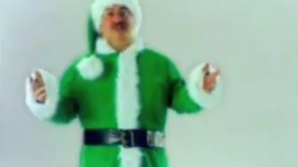 Prigoană actor de reclame: Moş Adun curăţă după Moş Crăciun. Vezi cum a fost creat spotul VIDEO