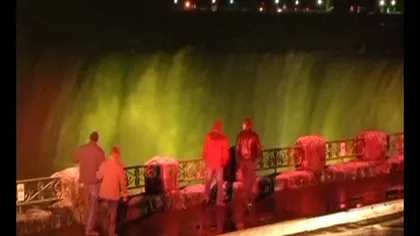Cascada Niagara, iluminată feeric pentru Sărbători VIDEO