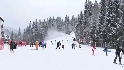 Turiştii au luat cu asalt pârtiile de schi, la Predeal VIDEO