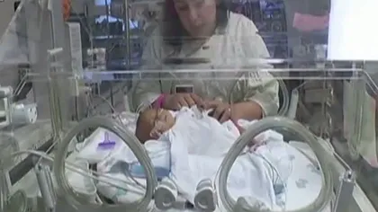 Miracol în lumea medicală: Un copil născut mai mic decât o pâine VIDEO