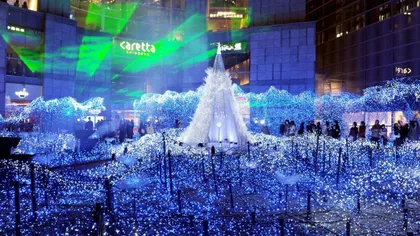 Spectacolul magic al luminiţelor de Crăciun, la Tokyo FOTO