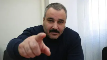Fata lui Sile Cămătaru, în vârstă de 16 ani, a atacat echipa România TV