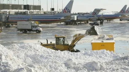 Întârzieri la decolarea şi aterizarea unor curse pe Otopeni şi Băneasa, din cauza zăpezii