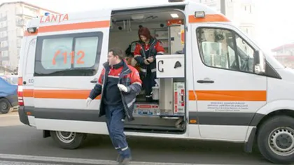 Accident pe DN72 Ploieşti - Târgovişte. Un autocar cu 44 de persoane a fost lovit de un autoturism