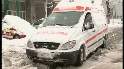 Prăpădul zăpezii face victime: Doi bărbaţi au murit blocaţi în trafic, iar altul aşteptând Salvarea