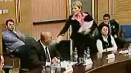 Dezbatere încinsă în Kensset răcită cu un pahar cu apă de o parlamentară înfierbântată VIDEO