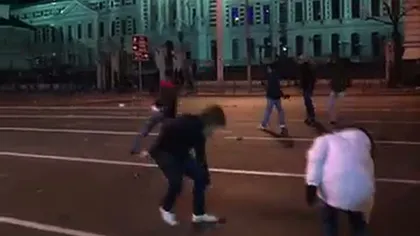 IMAGINI din timpul confruntărilor dintre protestatari şi jandarmi din zona Colţea - Cocor VIDEO