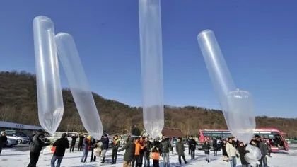 Baloane cu mâncare trimise peste graniţă pentru nord-coreeni - VIDEO
