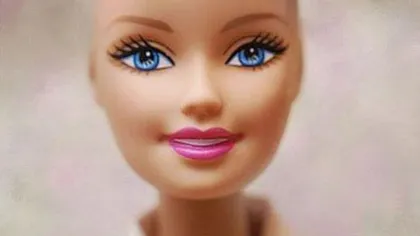 Păpuşa Barbie face chimioterapie