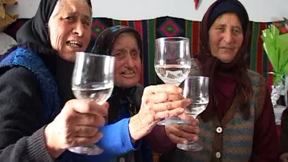 O bătrânică din Argeş protestează la 101 ani VIDEO