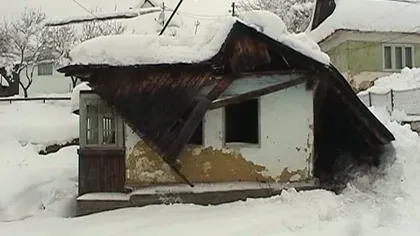 Două case din Cavnic, Maramureş, s-au prăbuşit sub greutatea stratului de zăpadă