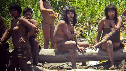 Acasă la indienii amazonieni. Vezi cum trăiesc membrii unui trib izolat GALERIE FOTO