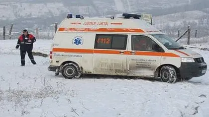 Ambulanţă cu întârziere de cinci ore din cauza drumului înzăpezit