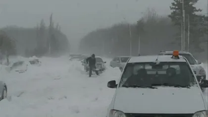 România sub zăpadă. A1, A2 şi 23 de drumuri naţionale sunt închise VIDEO