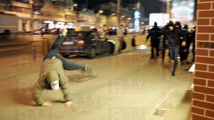 FOTO GALERIE Filmul asediului Capitalei: Cum au vandalizat protestatarii centrul oraşului