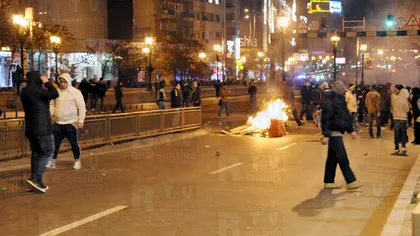 NOI IMAGINI ŞOCANTE. Protestatarii recalcitranţi, bătuţi de jandarmi VIDEO