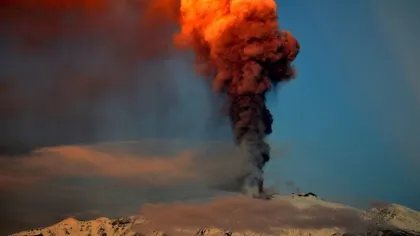 Alarmă în Sicilia. Vulcanul Etna erupe pentru prima oară în 2012 - GALERIE FOTO