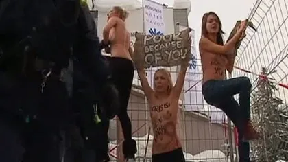 Protestatarele topless au ajuns în Elveţia, la Forumul Economic Mondial - VIDEO