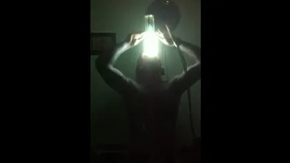 Cum era să moară un circar: a vrut să înghită un neon VIDEO