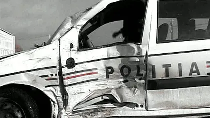 Un poliţist din Argeş a lovit trei maşini din cauza unei gropi