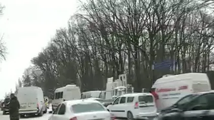Sute de oameni au rămas blocaţi pe drumurile naţionale şi pe A1 VIDEO