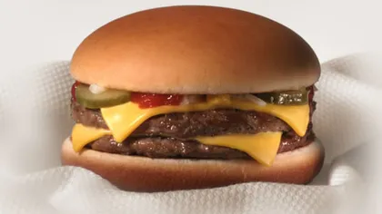 McDonald's pierde bătălia cu Jamie Oliver. Renunţă la un ingredient controversat din burgeri - VIDEO
