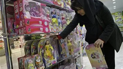 Iranul interzice vânzarea păpuşilor Barbie, 