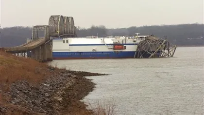 Pod rupt în două de un cargo în Statele Unite VIDEO